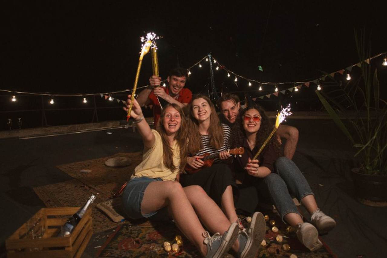 5 ide aktivitas Malam Tahun Baru yang bisa menjadi inspirasi untuk menyambut awal tahun dengan pengalaman yang berkesan.