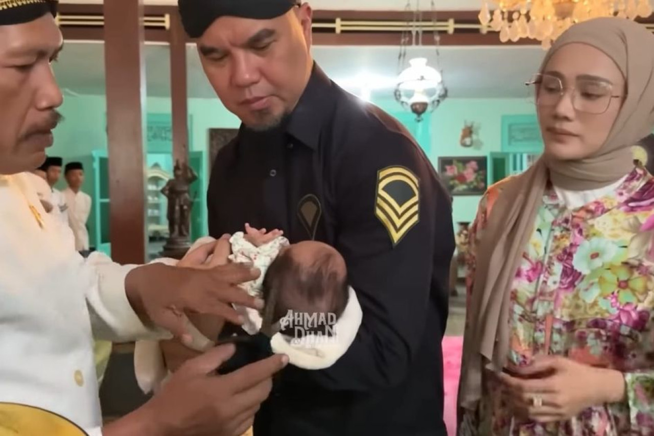 Ahmad Dhani dan Mulan Jameela Adopsi Siti Aminah, Gelar Akikah dengan Adat Jawa