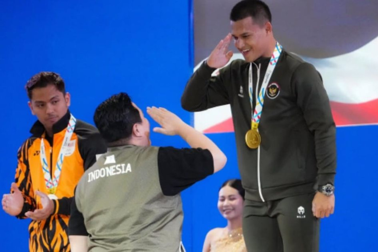 Rizki Juniansyah Pecahkan Rekor Dunia Angkat Besi, Raih Emas SEA Games 2025