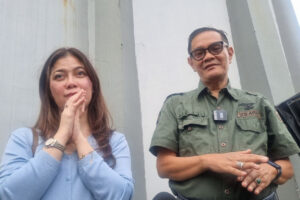 Dokter Kamelia dan Jon Mathias jenguk Ammar Zoni di Lapas Cipinang, Jakarta Timur, Rabu (17/12/2025).