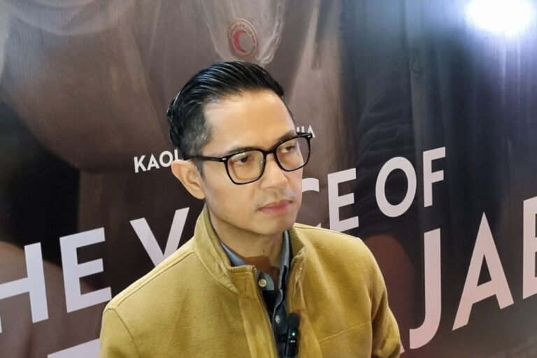 Dude Harlino Bela Alyssa Soebandono, Pendidikan Tinggi Tetap Penting untuk Keluarga