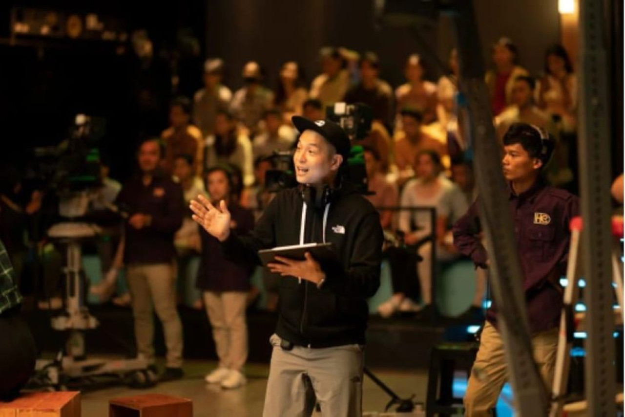 Ernest Prakasa Ungkap ‘Ide Jahil’ di Balik Film Lupa Daratan: Keluar dari Zona Nyaman Ernest Prakasa Ungkap ‘Ide Jahil’ di Balik Film Lupa Daratan: Keluar dari Zona Nyaman