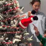 Felicya Angelista Dekor Pohon Natal Bersama Putri Tercinta, Suami Absen Syuting