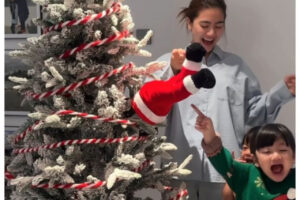 Felicya Angelista membagikan momen hangat kebersamaannya dengan kedua putrinya, Graziella Bible dan Zefanya Graneth, menjelang perayaan Natal