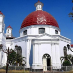 Lima Destinasi Natal di Indonesia: Dari Sejuknya Berastagi hingga Megahnya Katedral