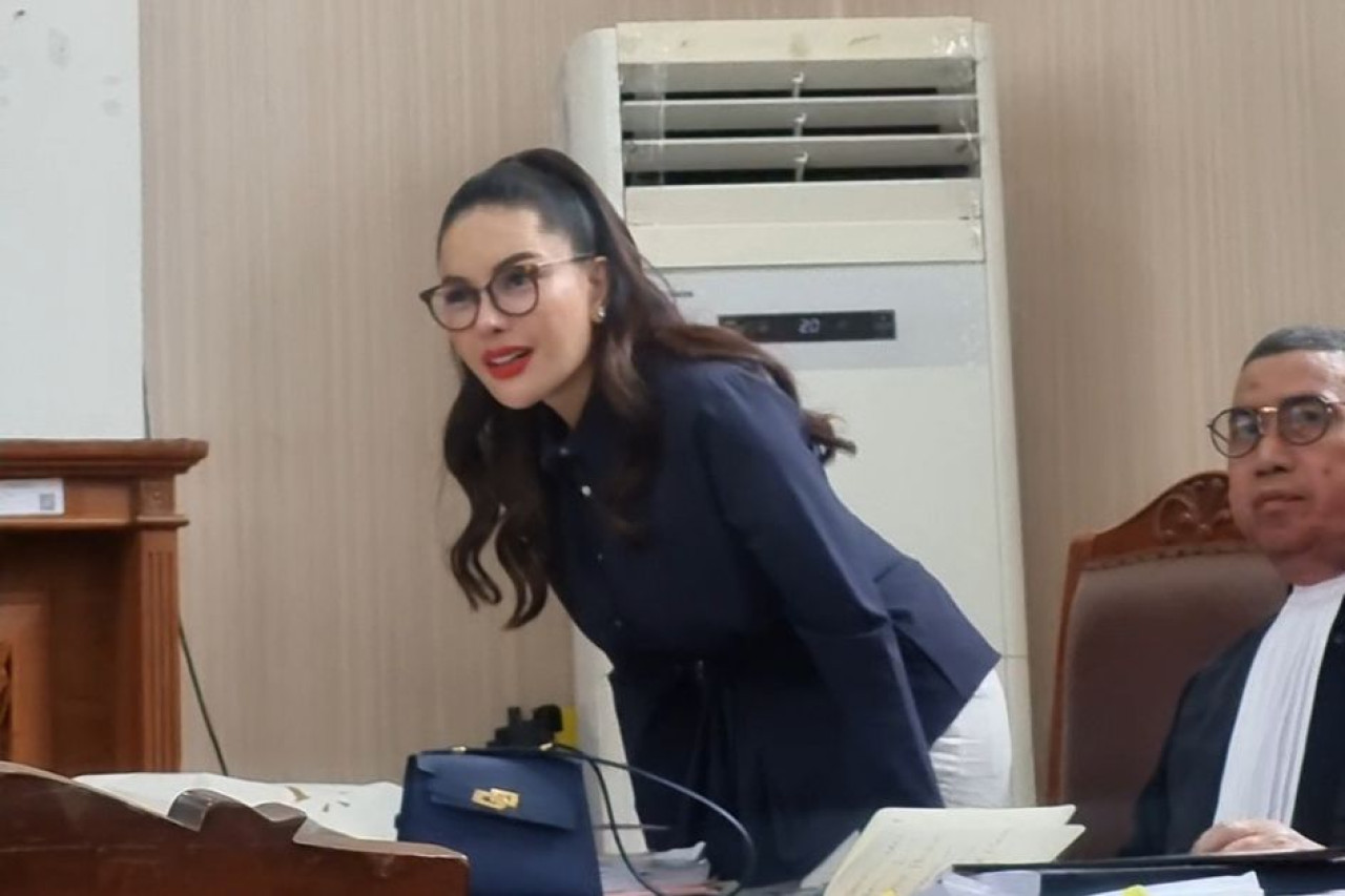 Gugatan Nikita Mirzani atas kasus wanprestasi baru saja dimulai. Ganti rugi senilai ratusan miliar kini menanti Reza Gladys.