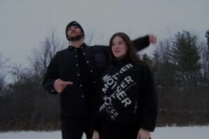 Hailee Steinfeld umumkan kehamilan anak pertamanya dengan Josh Allen.