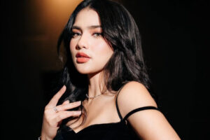Inilah daftar film artis Davina Karamoy, yang tengah diisukan&nbsp;jadi selingkuhan&nbsp;mantan pejabat.