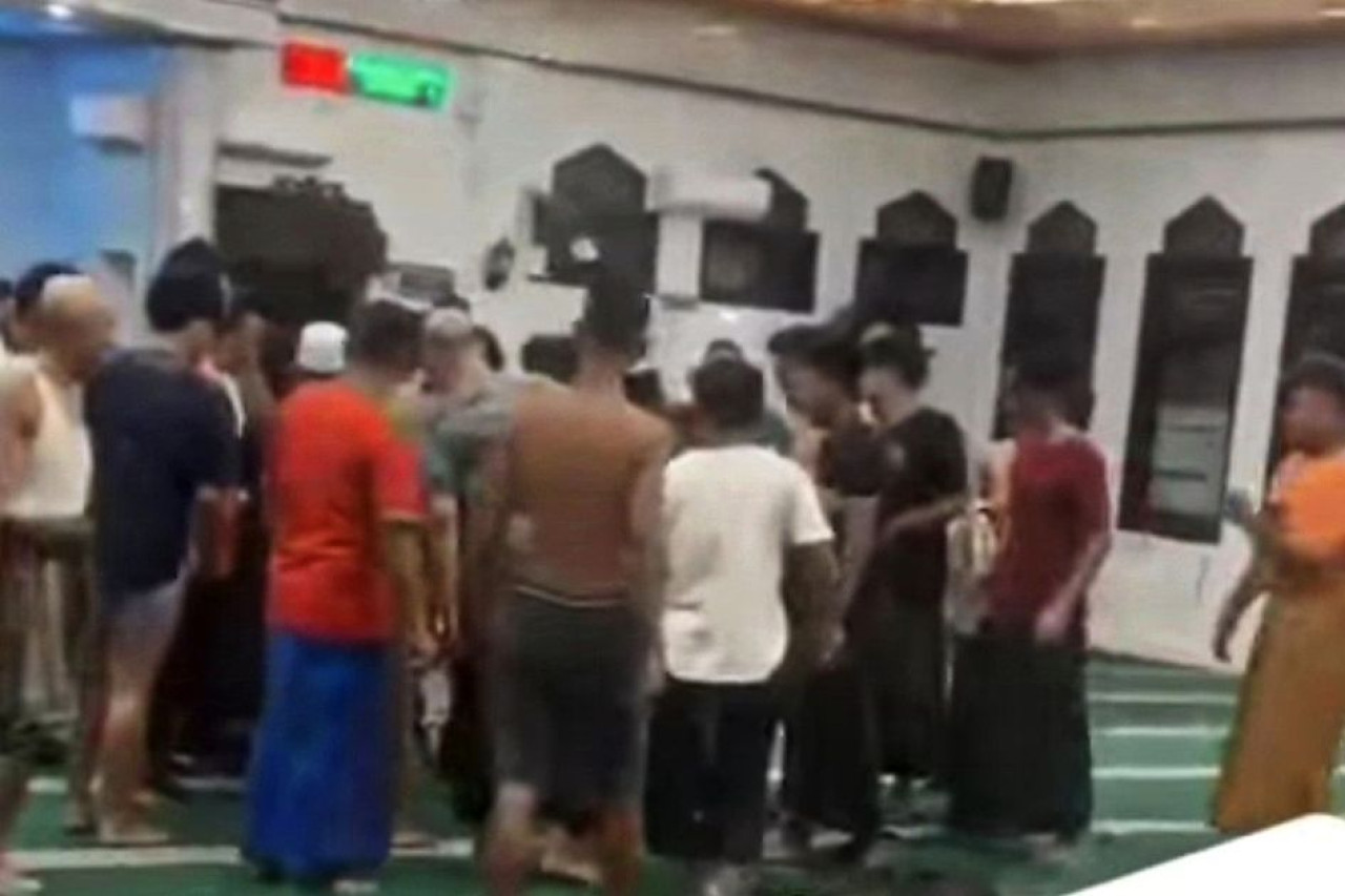 Pemuda Umumkan Kiamat Lewat Speaker Masjid di Sampang, Ternyata ODGJ