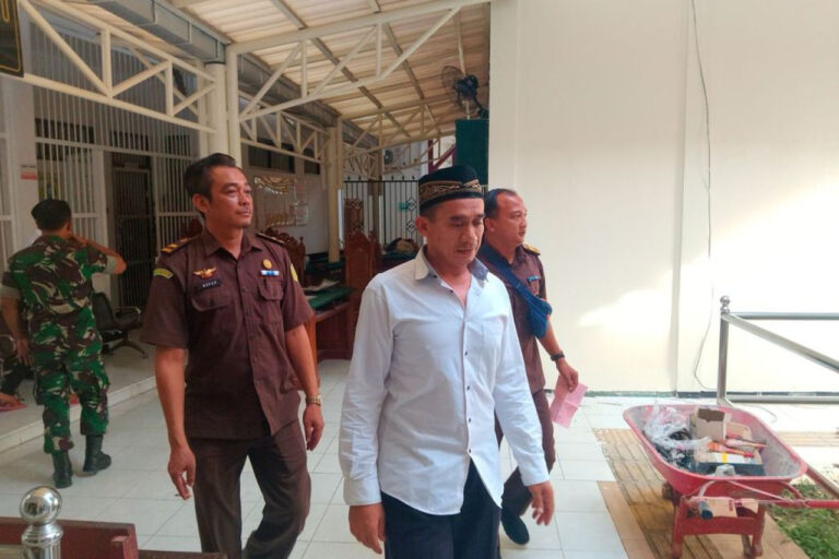 Petani Madiun Dipenjara Rawat Landak Jawa, Kini Titip Pesan ke Presiden Prabowo Petani Madiun Dipenjara Rawat Landak Jawa, Kini Titip Pesan ke Presiden Prabowo
