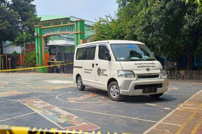 Mobil MBG Terobos Pagar SDN Kalibaru, 21 Orang Luka Termasuk Siswa Mobil MBG Terobos Pagar SDN Kalibaru, 21 Orang Luka Termasuk Siswa