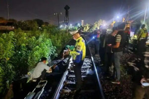 Pria Diduga Polisi Ditemukan Tewas di Pinggir Rel Lamongan, Luka Kepala Jadi Sorotan