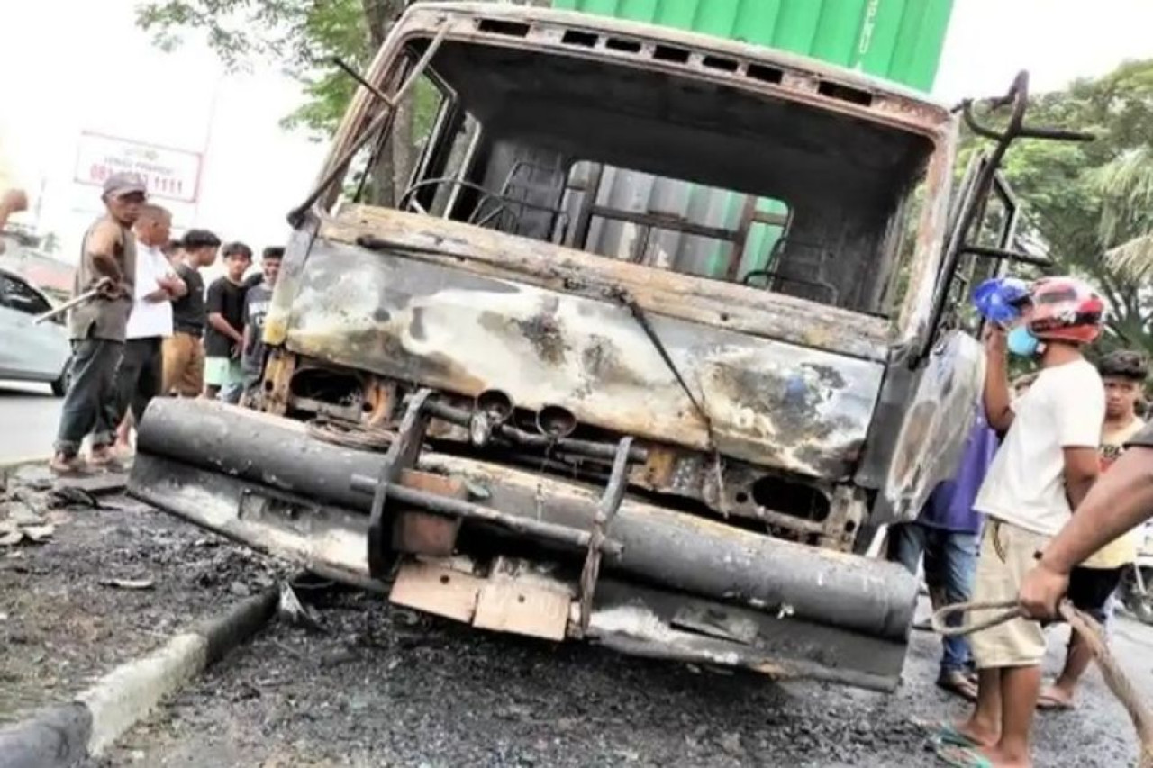Kronologi truk bantuan sembako di Aceh Utara terbakar di jalan.