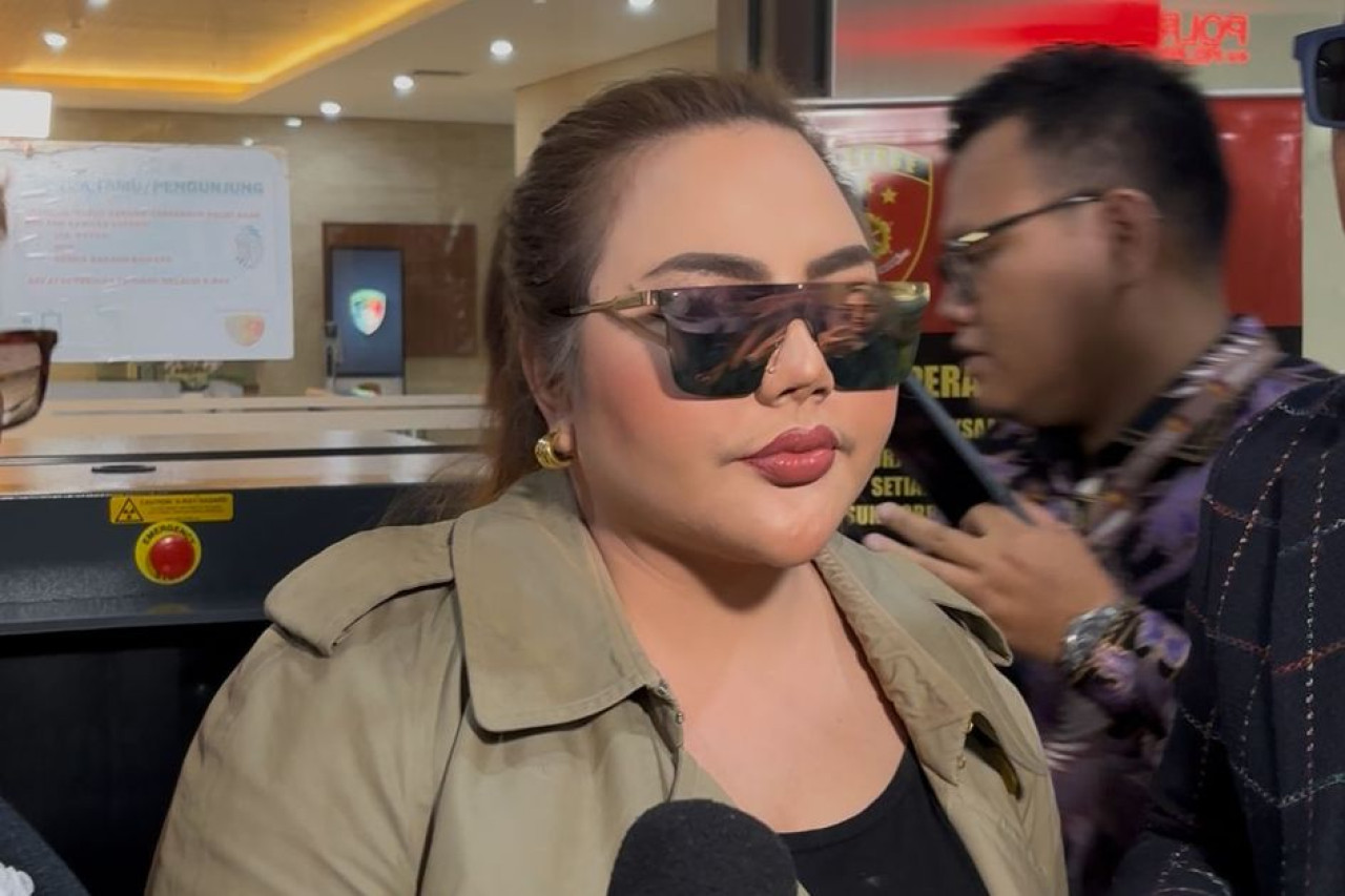 Lisa Mariana di Bareskrim Polri, Jakarta, Kamis (7/8/2025). Lisa Mariana buka suara usai isu perceraian Ridwan Kamil dan Atalia Pararatya mencuat.