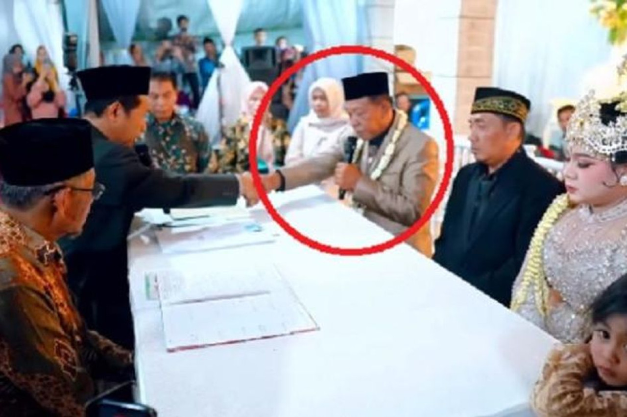 Mahar Cek Rp 3 Miliar Palsu, Mbah Tarman Jadi Tersangka, Istri: Saya Masih Cinta Mahar Cek Rp 3 Miliar Palsu, Mbah Tarman Jadi Tersangka, Istri: Saya Masih Cinta