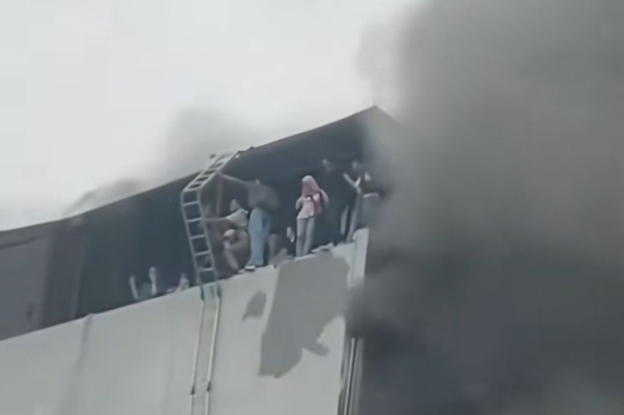 19 Karyawan Terra Drone Selamat Usai Terjebak Asap di Atap Gedung Kemayoran 19 Karyawan Terra Drone Selamat Usai Terjebak Asap di Atap Gedung Kemayoran