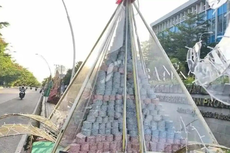 Pohon Natal Uang Kertas Viral di Kupang, BI NTT Jelaskan Makna Pembaharuan dan Harapan