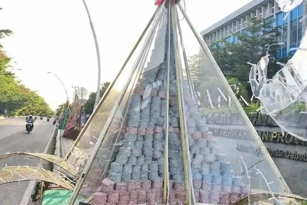 Pohon Natal Uang Kertas Viral di Kupang, BI NTT Jelaskan Makna Pembaharuan dan Harapan