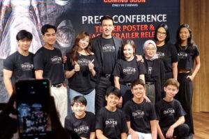 Prilly Latuconsina saat konferensi pers di MD Place, Jakarta Selatan, Rabu (10/12/2025)