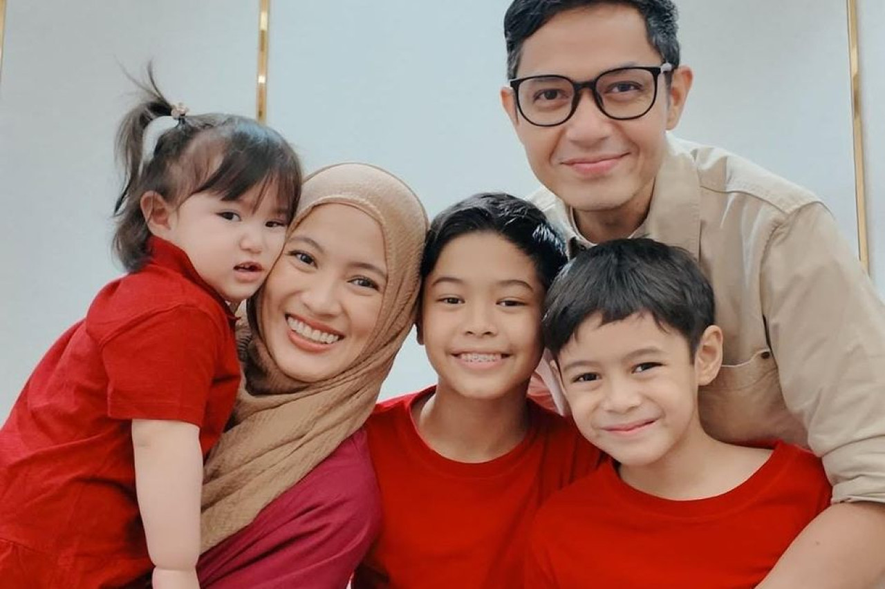 Alyssa Soebandono: Lulus S2 Pilih Jadi Ibu Rumah Tangga, Dude Harlino Angkat Bicara Alyssa Soebandono: Lulus S2 Pilih Jadi Ibu Rumah Tangga, Dude Harlino Angkat Bicara