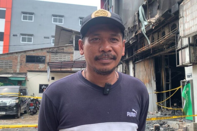 Aksi Heroik Satpam Riyan Selamatkan 15 Karyawan dari Kebakaran Gedung Terra Drone Aksi Heroik Satpam Riyan Selamatkan 15 Karyawan dari Kebakaran Gedung Terra Drone