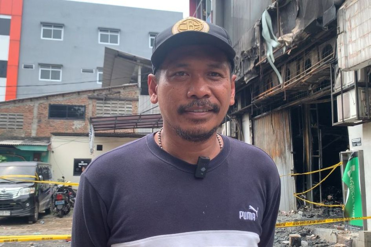 Aksi Heroik Satpam Riyan Selamatkan 15 Karyawan dari Kebakaran Gedung Terra Drone Aksi Heroik Satpam Riyan Selamatkan 15 Karyawan dari Kebakaran Gedung Terra Drone