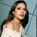 Di Tengah Isu Cerai & Duka Ibu, Raisa Tampil Emosional Nyanyikan “Terserah”