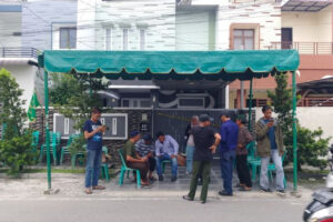 Terungkap kesaksian tetangga sebelum anak diduga bunuh ibu kandung di Medan, sempat terjadi keributan besar.