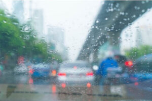 Tips rayakan Natal 2025 di musim jujan agar ibadah tetap aman dan nyaman.