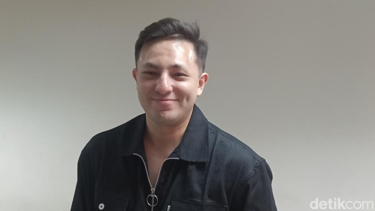 Dylan Carr Siap Nikah Setelah 2 Tahun Pacaran, Akui Restu Keluarga Jadi Kunci Dylan Carr Siap Nikah Setelah 2 Tahun Pacaran, Akui Restu Keluarga Jadi Kunci