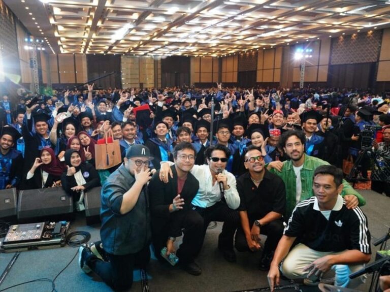 Nidji Hibur Wisudawan Universitas Mercu Buana dengan Lagu Hits dan Pesan Inspiratif