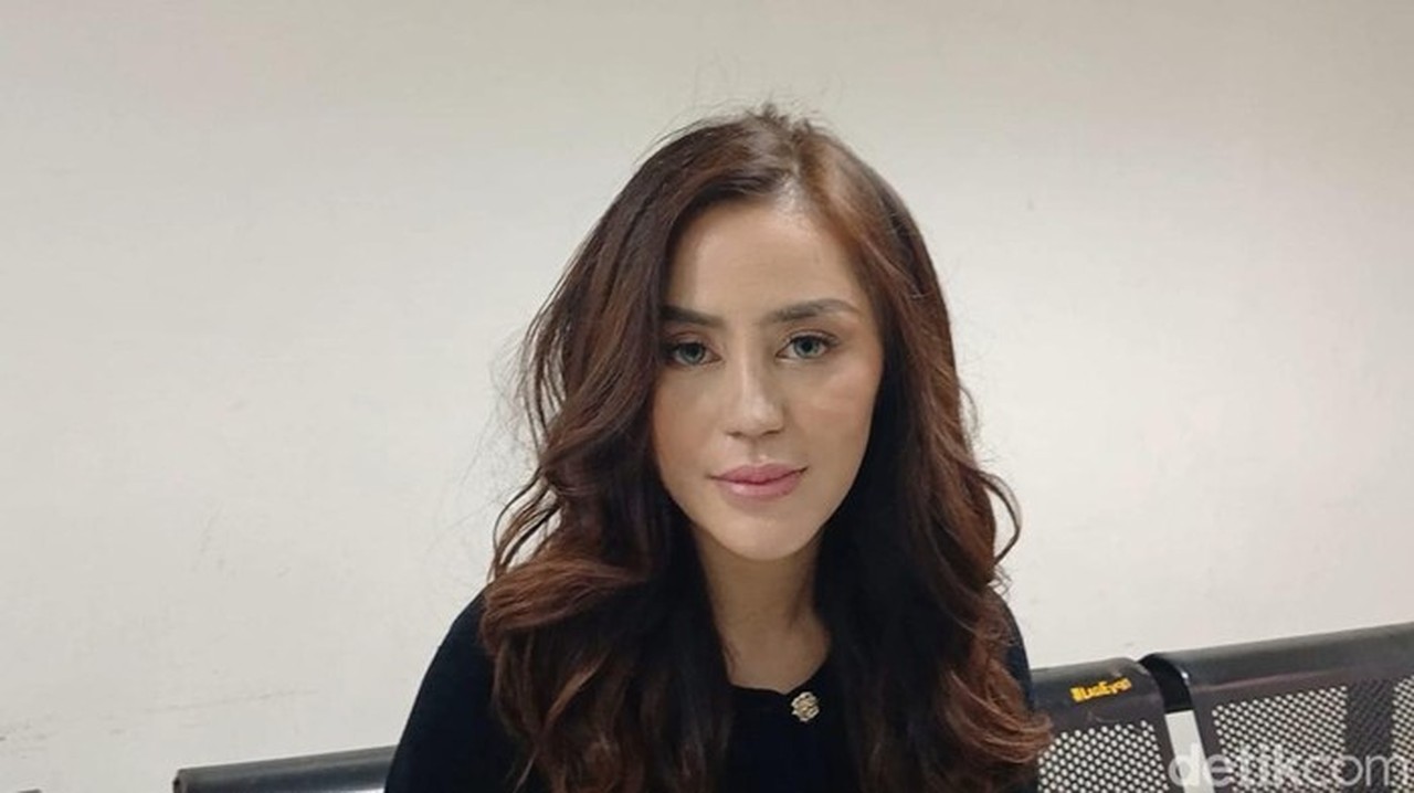 Safa Marwah Buka Suara soal Isu Hubungan dengan Ridwan Kamil: Hanya Gosip dan Teman Profesional