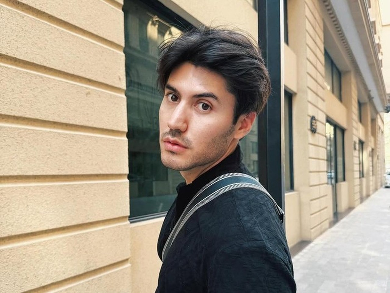 Bara Valentino Ungkap Kerinduan Mendalam pada Ayah Tercinta Usai Syuting Bara Valentino Ungkap Kerinduan Mendalam pada Ayah Tercinta Usai Syuting