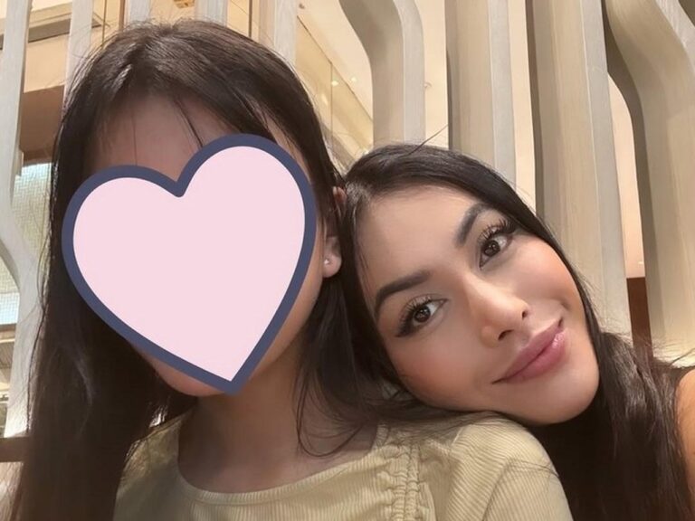 Denada Ungkap Tantangan Parenting LDR, Terapkan Tangan Besi untuk Aisha Denada Ungkap Tantangan Parenting LDR, Terapkan Tangan Besi untuk Aisha