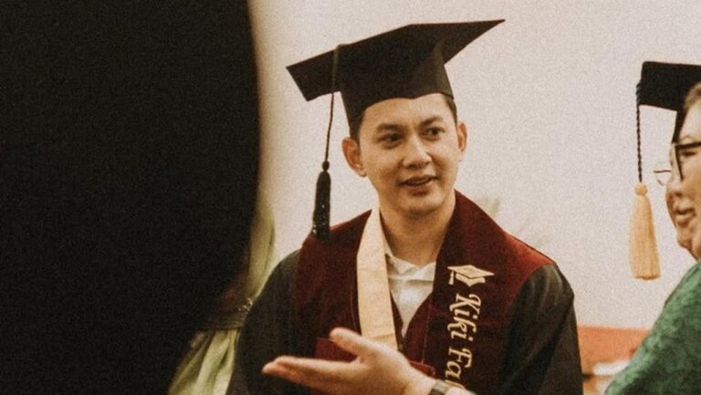 Kiki Farrel Lega Raih Gelar Sarjana Ekonomi Setelah 17 Tahun, Langsung Lanjut S2