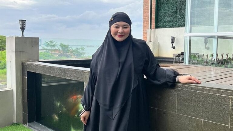 Banjir Selutut di Jakarta, Eriska Rein Ungkap Pengalaman Terpaksa Mengungsi Banjir Selutut di Jakarta, Eriska Rein Ungkap Pengalaman Terpaksa Mengungsi