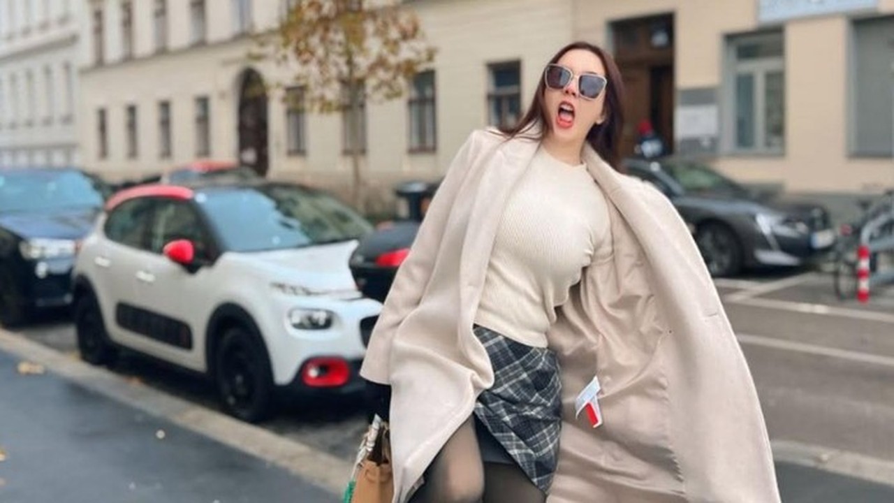 Aura Kasih Bantah Isu Perselingkuhan dengan Ridwan Kamil, Akui Tak Nyaman