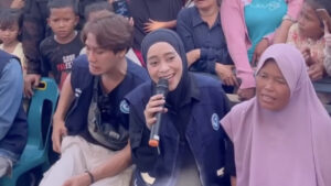 Hamil Besar, Lesti Kejora Tetap Datangi Korban Banjir dan Longsor di Sumut