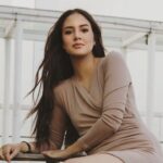 Aurelie Moeremans Minta Publik Tak Spekulasi dan Bully Sosok dalam Memoar ‘Broken Strings’