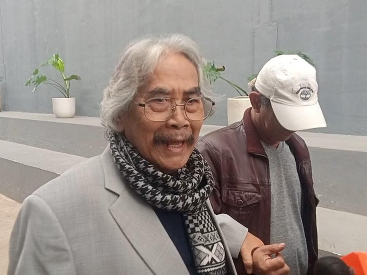 Jaja Miharja Kembali Berjalan Usai Dirawat Akibat Pembengkakan Kaki dan Sesak Napas