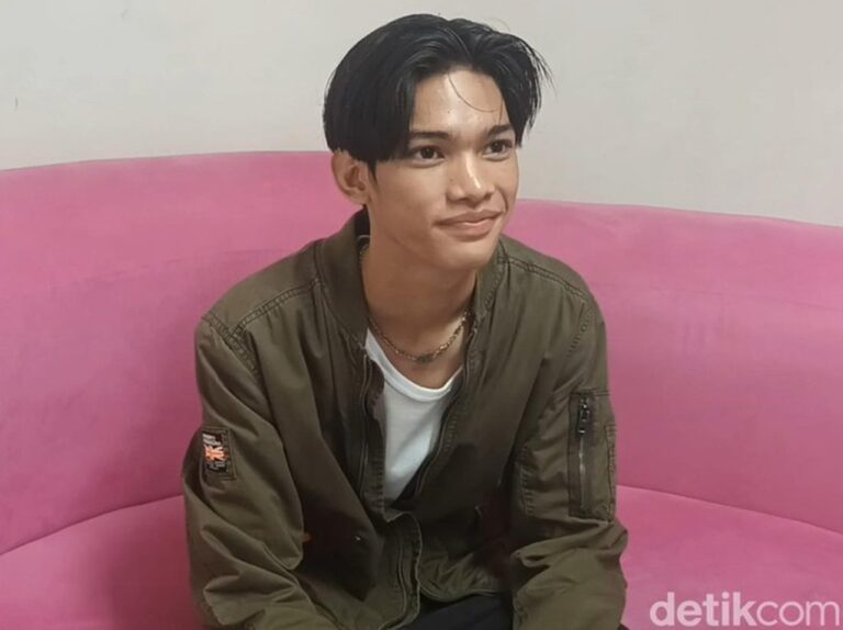 Transformasi Mike Octavian: Dari Manusia Silver ke Panggung Model Internasional Korea Selatan