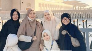 Fitri Tropica Takjub, Putri Kecilnya Disambut Khusus Saat Masuk Raudah Masjid Nabawi