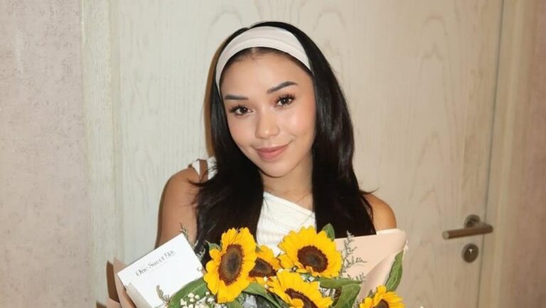 Kabar Duka Lula Lahfah: Media Sosial Banjir Ucapan Belasungkawa, Weird Genius Batal Tampil Kabar Duka Lula Lahfah: Media Sosial Banjir Ucapan Belasungkawa, Weird Genius Batal Tampil