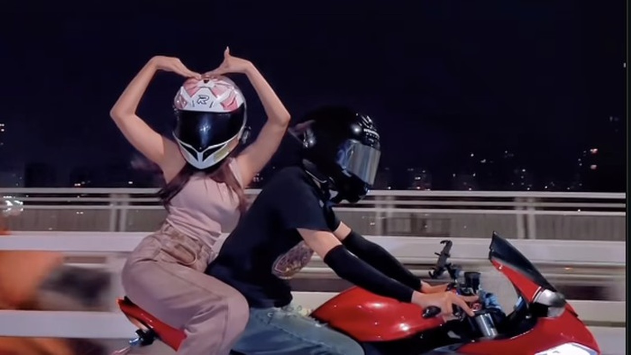 Fuji Klarifikasi Isu Pacar Baru: Pria yang Memboncengnya adalah Ojek Bayaran Rp 1 Juta