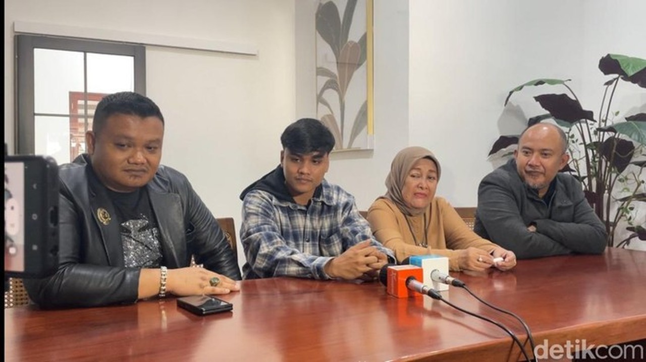 Ressa Rizky Ungkap Rasa Iri pada Denada yang Berjuang untuk Kesembuhan Aisha Ressa Rizky Ungkap Rasa Iri pada Denada yang Berjuang untuk Kesembuhan Aisha