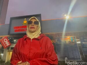 Doktif Datangi Polres Jaksel, Pastikan Laporan Terhadap Richard Lee Segera Diproses Doktif Datangi Polres Jaksel, Pastikan Laporan Terhadap Richard Lee Segera Diproses