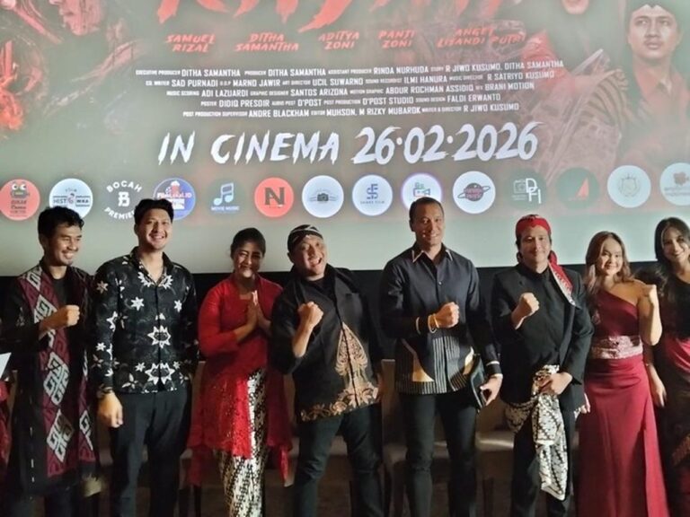 Samuel Rizal Tampil Beda sebagai Antagonis Kelam di Film Horor Sejarah “Rajah”