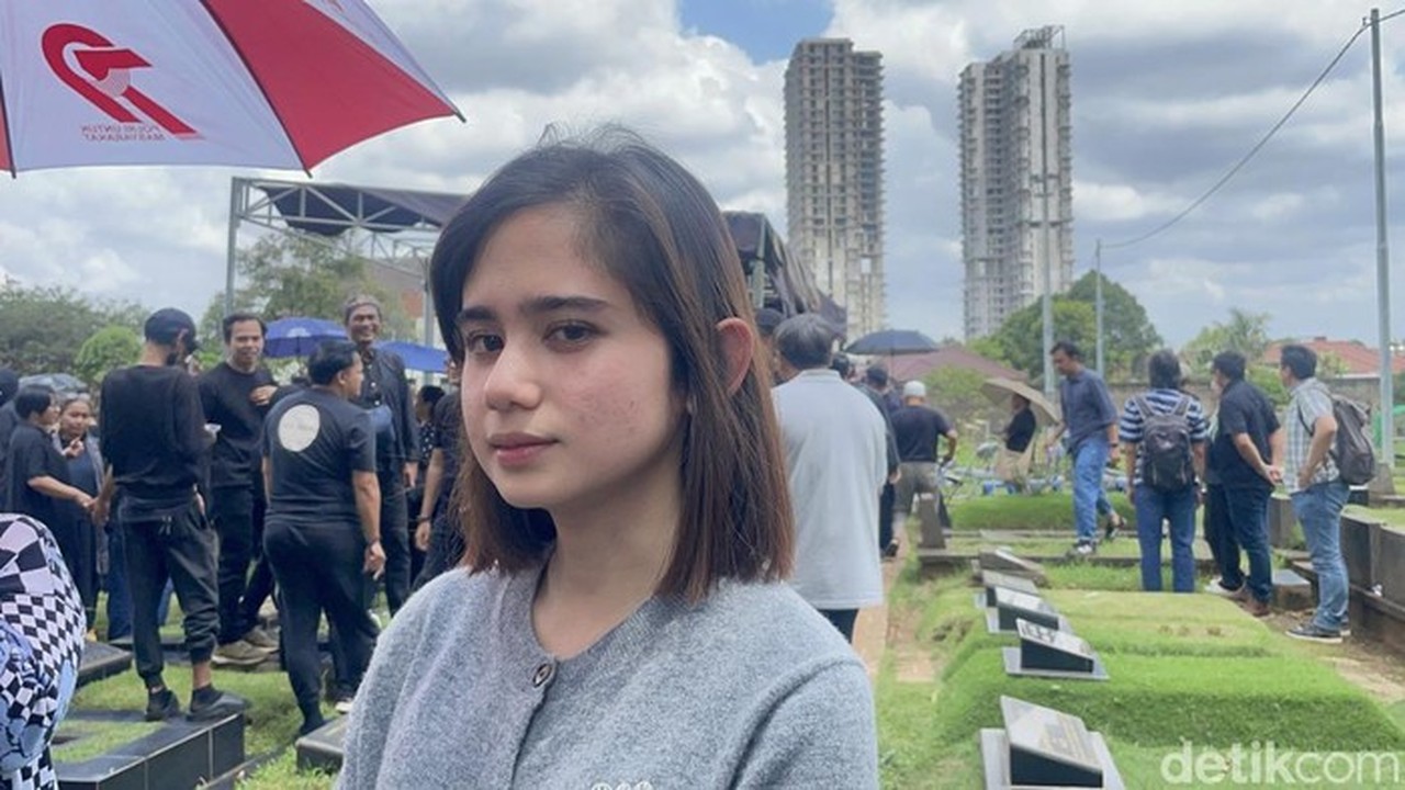 Tissa Biani Berduka: Lucky Widja Anggap Dirinya Keponakan Sejak Duet Lagu ‘Cinta Tak Bersyarat’ Tissa Biani Berduka: Lucky Widja Anggap Dirinya Keponakan Sejak Duet Lagu ‘Cinta Tak Bersyarat’