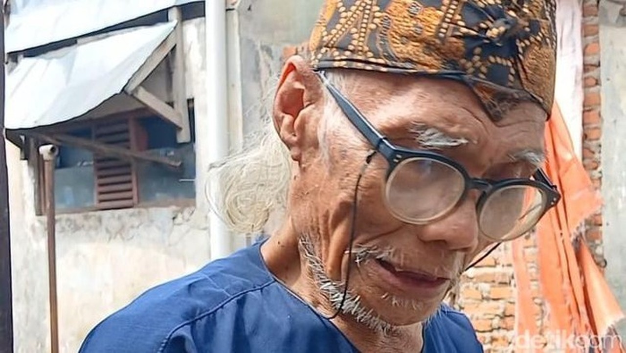 Rumah Diding Boneng Berusia Seabad Roboh, Aktor Senior Berharap Punya Hunian Kembali Rumah Diding Boneng Berusia Seabad Roboh, Aktor Senior Berharap Punya Hunian Kembali