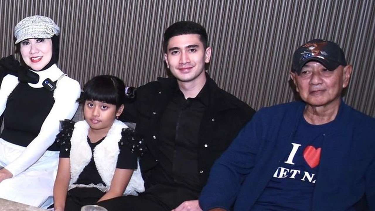 Venna Melinda Berduka di Bali, Ayah Tercinta Meninggal Dunia Tiba-tiba Venna Melinda Berduka di Bali, Ayah Tercinta Meninggal Dunia Tiba-tiba